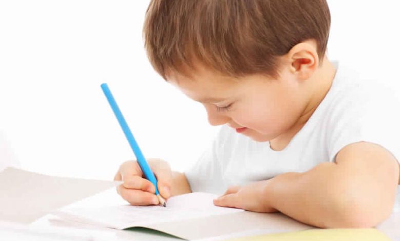 السن المناسب لتعليم الطفل الكتابة