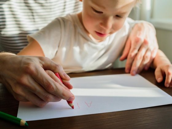 العمر المناسب لتعليم الطفل الكتابة